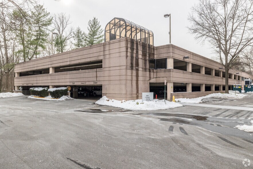 More Photos Of 3160 Fairview Park Dr, Falls Church Office For Lease