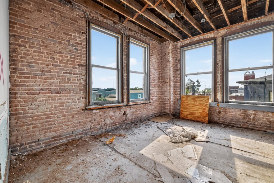 More Photos Of 400 W Main St, Leesburg Serviced Offices For Sale