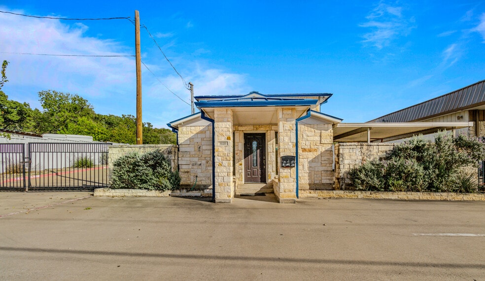 More Photos Of 618 S Belt Line Rd, Irving Office For Lease