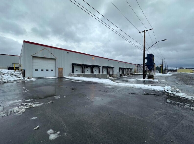 More Photos Of 4180 Rue Villeneuve, Lac-megantic Industrial For Lease