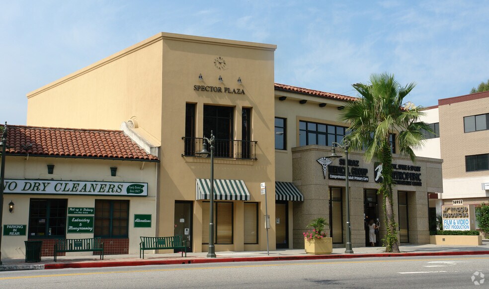 More Photos Of 16952 Ventura Blvd, Encino Medical For Lease