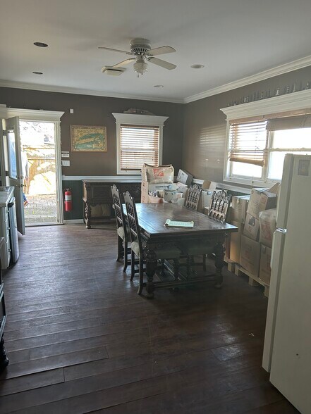 More Photos Of 9 Degnon Blvd, Bay Shore Office For Sale