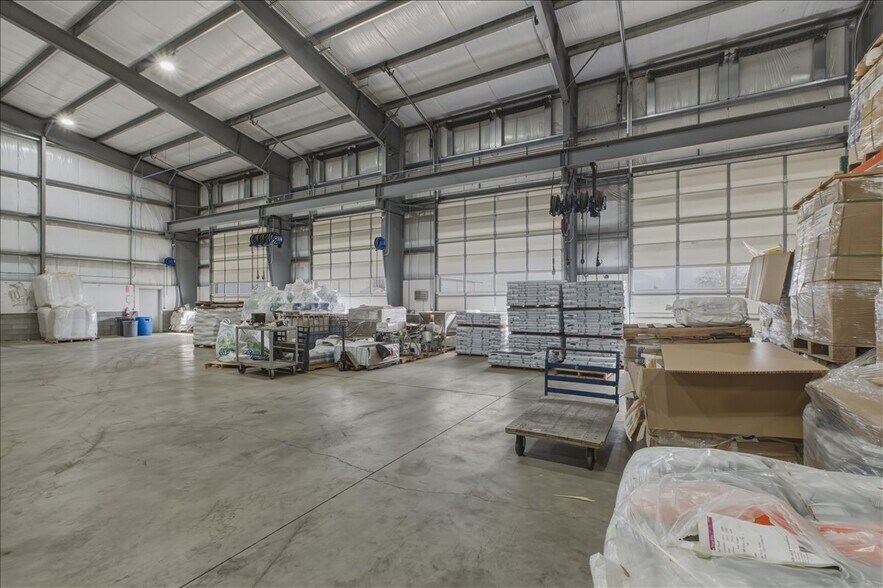 More Photos Of 6011 Grinde Ln NE, Silverton Flex For Lease