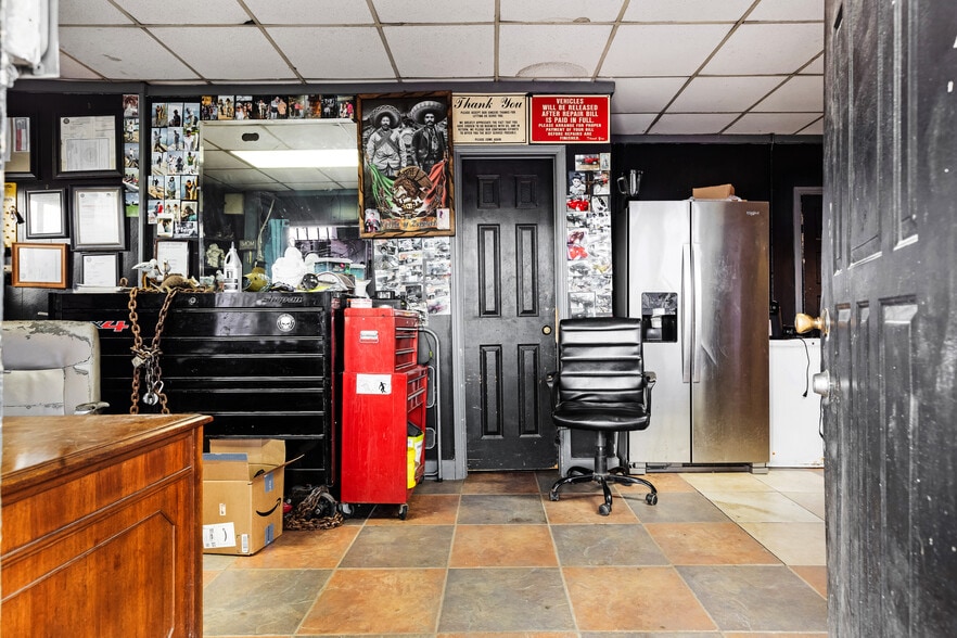 More Photos Of 1106 Wayside Dr, Houston Auto Repair For Sale