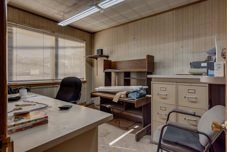 More Photos Of 77 N Market St, Nanticoke Distribution For Lease