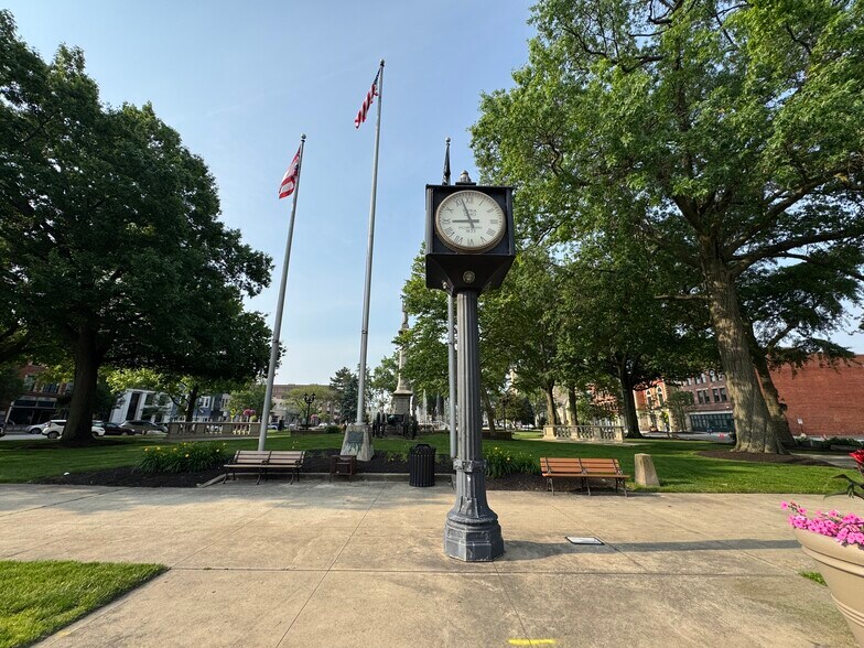 More Photos Of 538 Broad St, Elyria Office For Sale