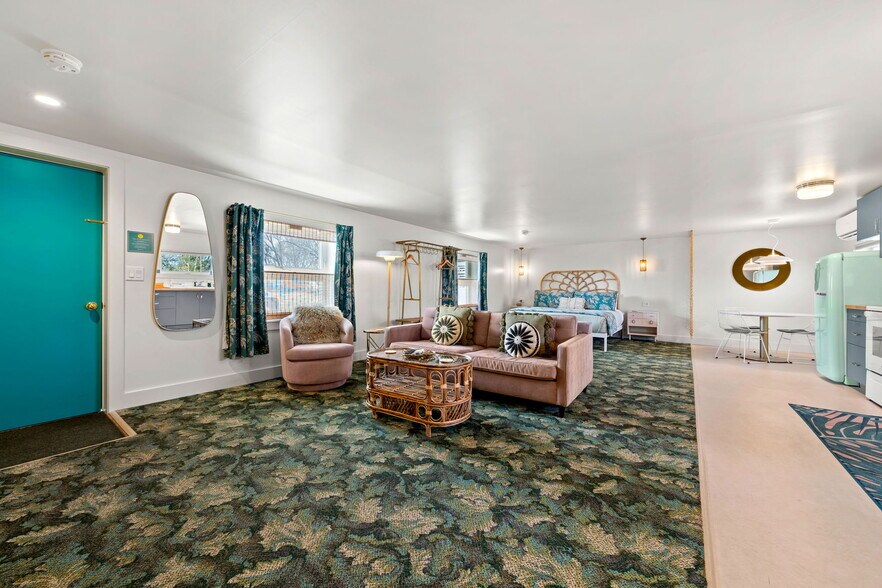 More Photos Of 741 Ocean Blvd, Rye Hotel For Sale