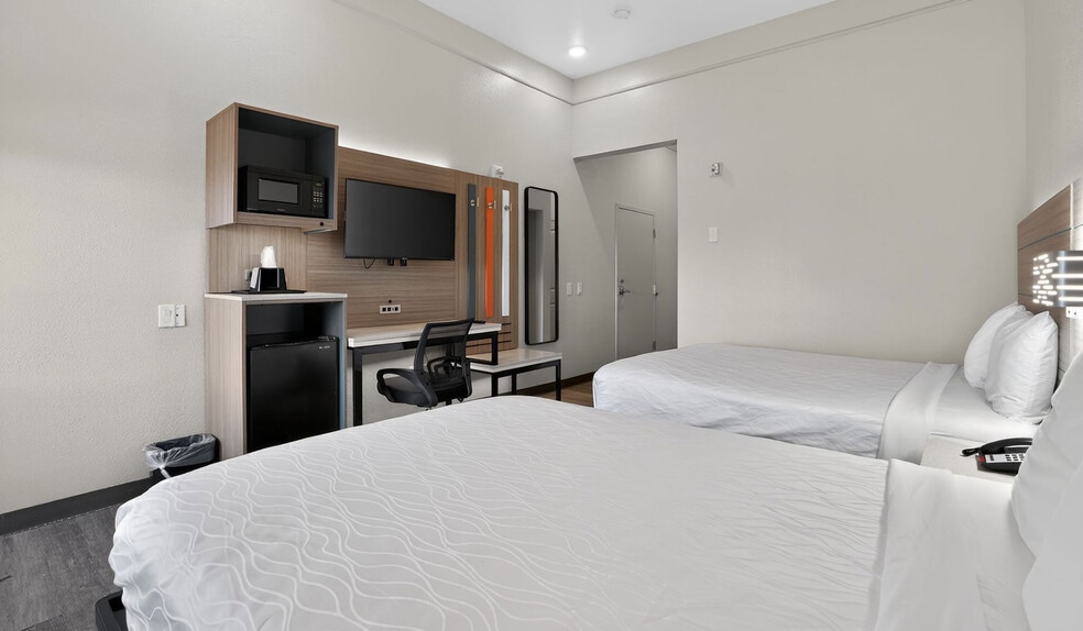 More Photos Of 415 Fm 1960 Rd E, Houston Hotel For Sale