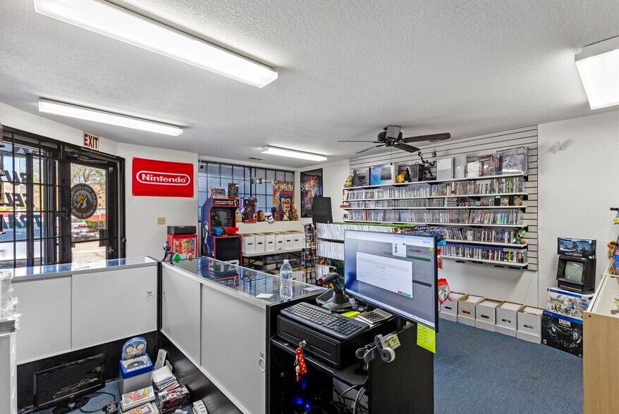 More Photos Of 410 W J St, Tehachapi Light Manufacturing For Sale