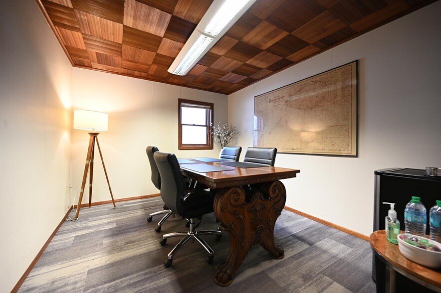 More Photos Of 206 Scott St S, Shakopee Office For Sale