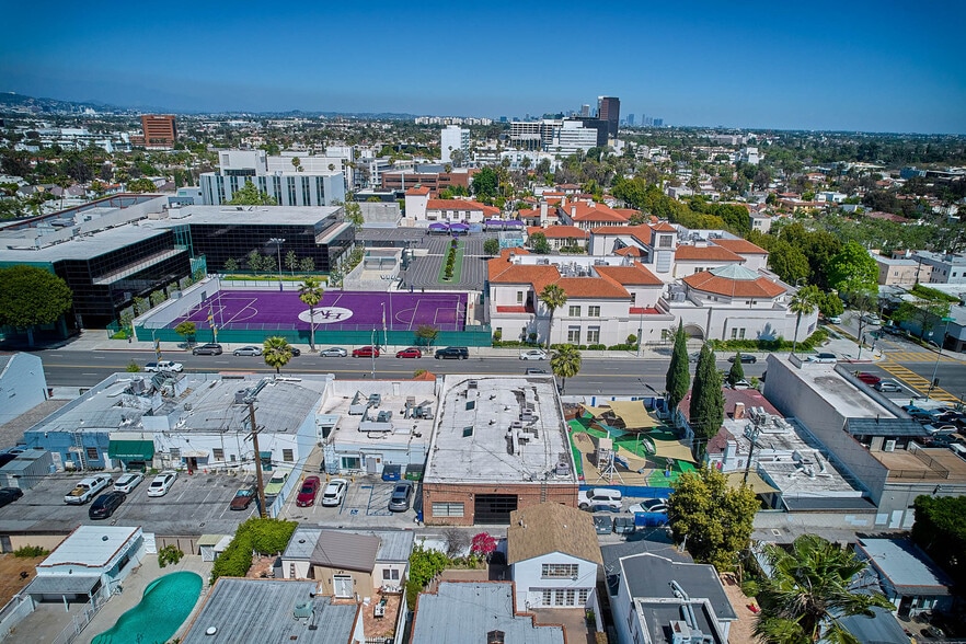 More Photos Of 165-171 S Robertson Blvd, Beverly Hills Storefront For Lease
