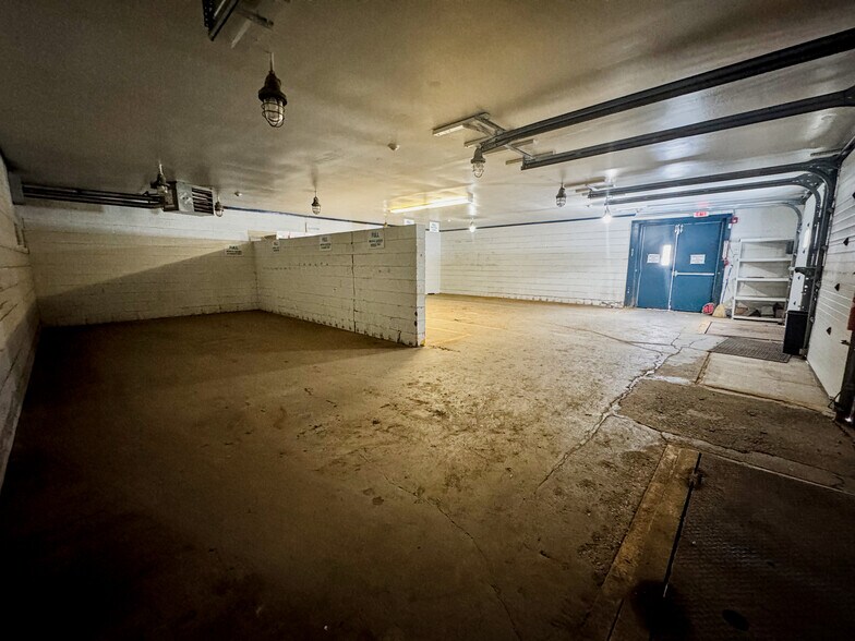 More Photos Of 33 Transport Dr, Bennington Freestanding For Sale