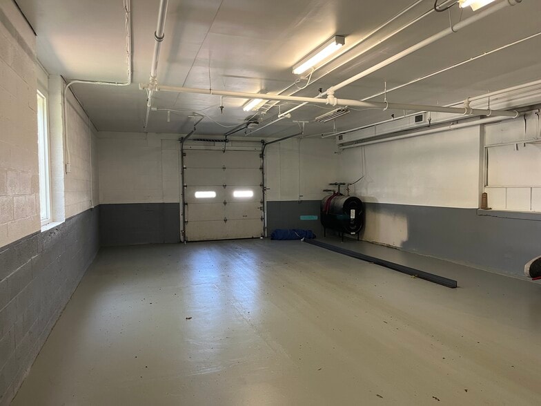 More Photos Of 23 Pearl St, Norwalk Manufacturing For Lease