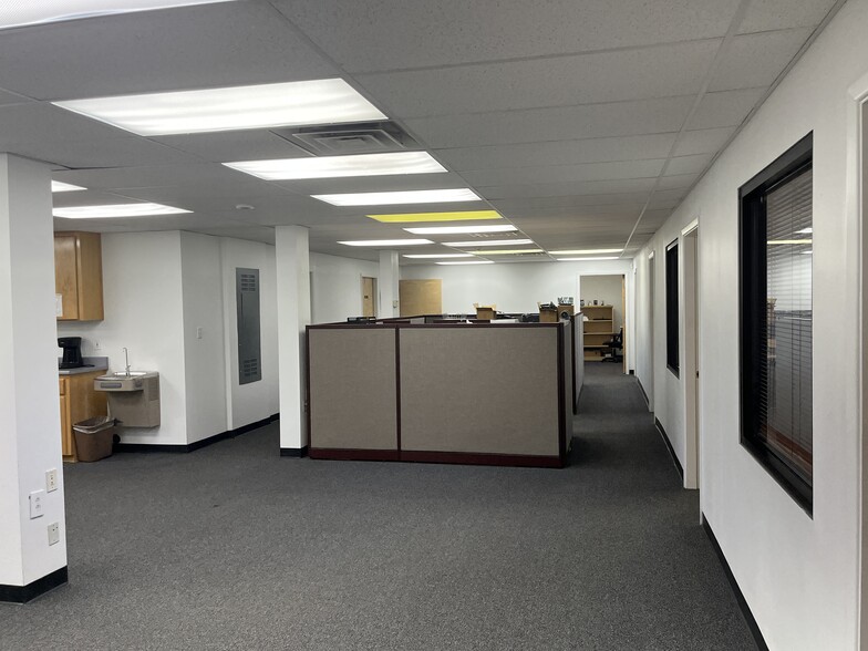 More Photos Of 136-150 Louisiana Blvd NE, Albuquerque Office For Sale