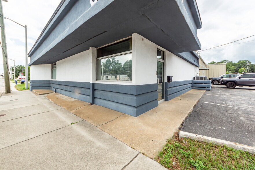 More Photos Of 2118 Cosgrove Ave, North Charleston Freestanding For Lease