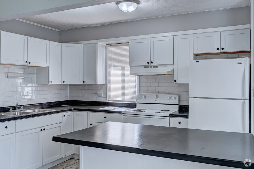 More Photos Of 2610 Marigold Dr, Sauk Village Apartments For Sale