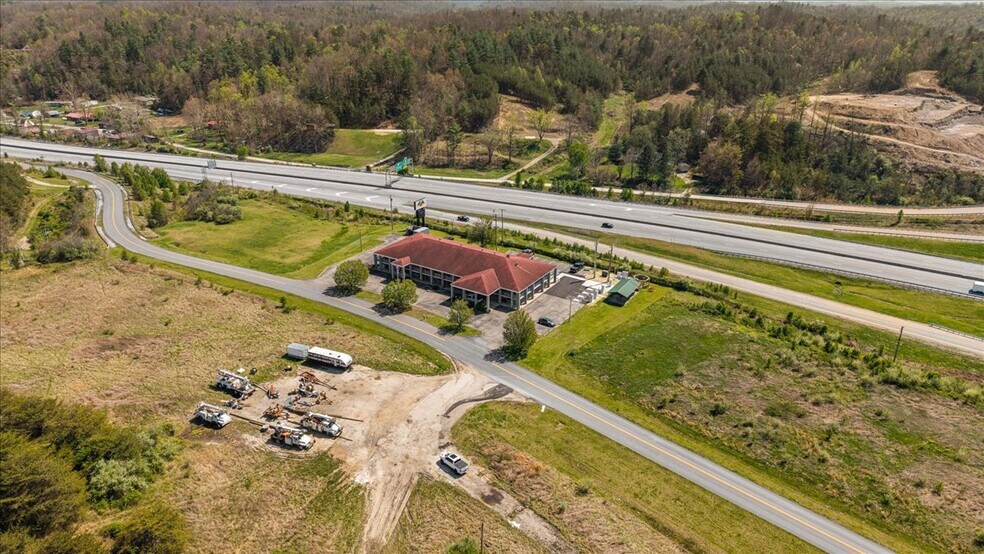 More Photos Of 182 Quillen Chapel Service Rd, Campton Hotel For Sale