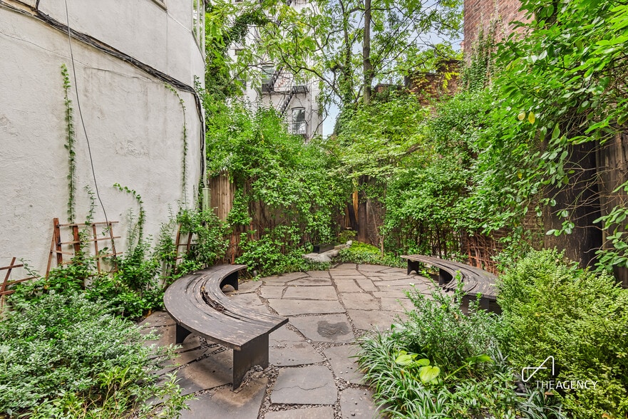 More Photos Of 94 Greenwich Ave, New York Apartments For Sale