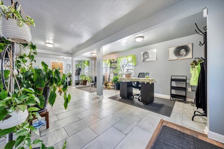 More Photos Of 3118 Williamson Rd NW, Roanoke Freestanding For Sale