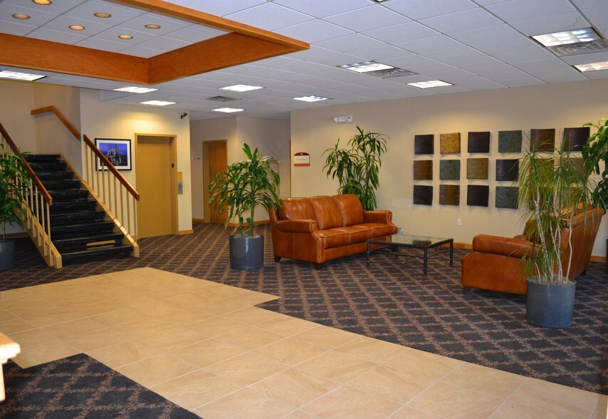 More Photos Of 76 Progress Dr, Stamford Research And Development For Lease