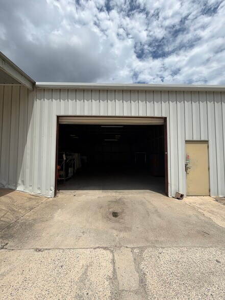 More Photos Of 4528 Knight Rd, Macon-Bibb Light Distribution For Lease