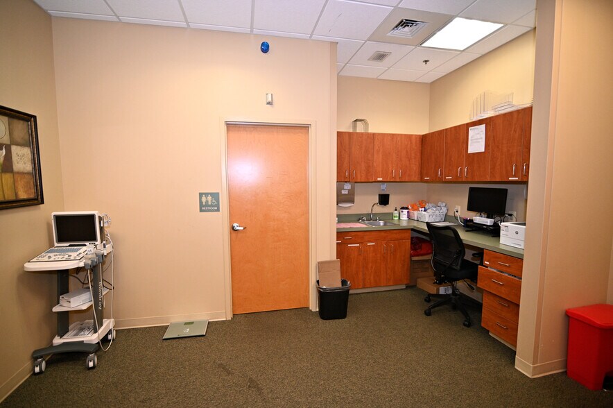 More Photos Of 2960 Technology Pl, Waldorf Research And Development For Lease