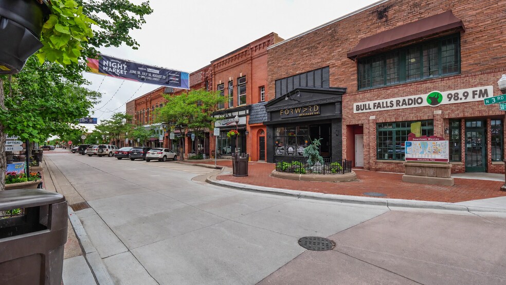 More Photos Of 305 N 3rd St, Wausau Storefront Retail Residential For Lease