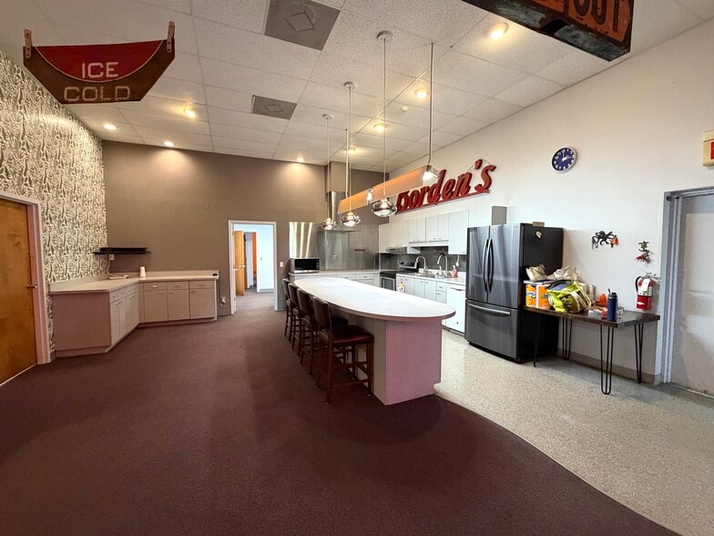More Photos Of 1401 22nd St N, Saint Petersburg Manufacturing For Lease