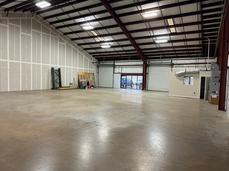 More Photos Of 3653 Regent Blvd, Jacksonville Warehouse For Sale