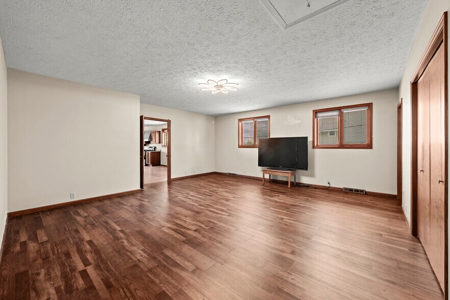 More Photos Of 832 S Main St, Canton Specialty For Sale