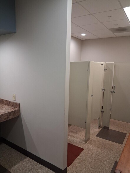 More Photos Of 7679 Limestone Dr, Gainesville Light Manufacturing For Sale