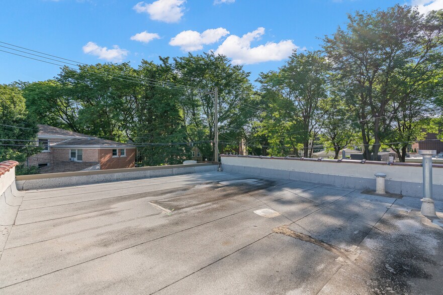 More Photos Of 6135 N Elston Ave, Chicago Office Residential For Sale