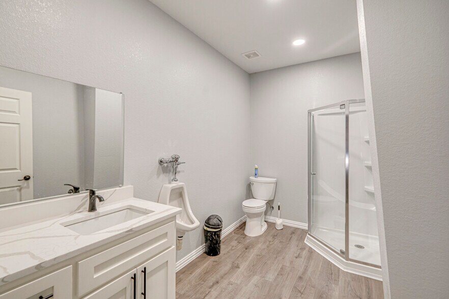 More Photos Of 5268/5450 N FM 866, Odessa Warehouse For Sale