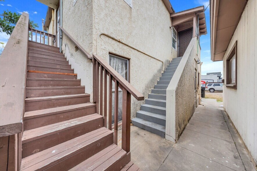 More Photos Of 3018-20 Nimitz Blvd, San Diego Specialty For Sale