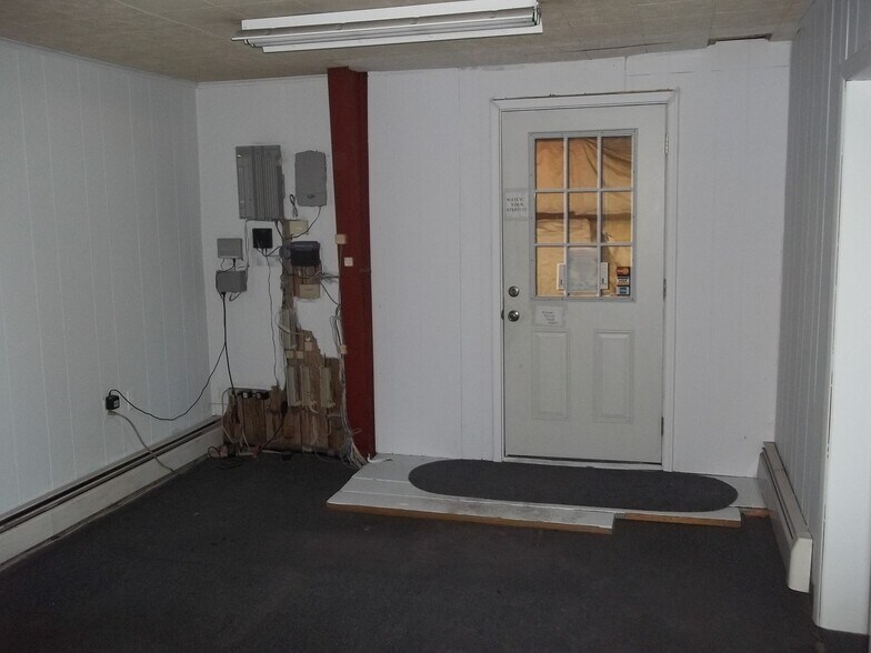 More Photos Of 9151 Liberia Ave, Manassas Warehouse For Lease