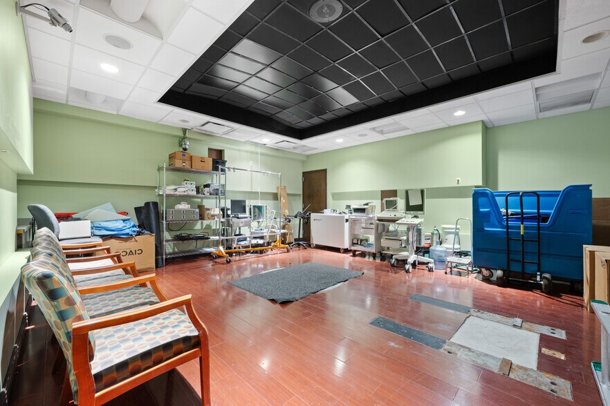 More Photos Of 7210 13th Ave, Brooklyn Office For Sale