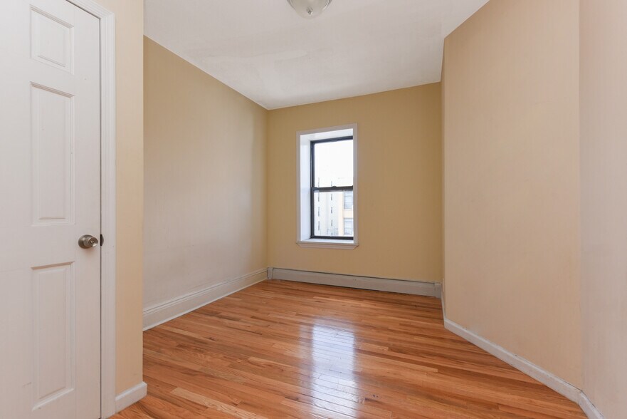 More Photos Of 2296 2nd Ave, New York Multifamily For Sale