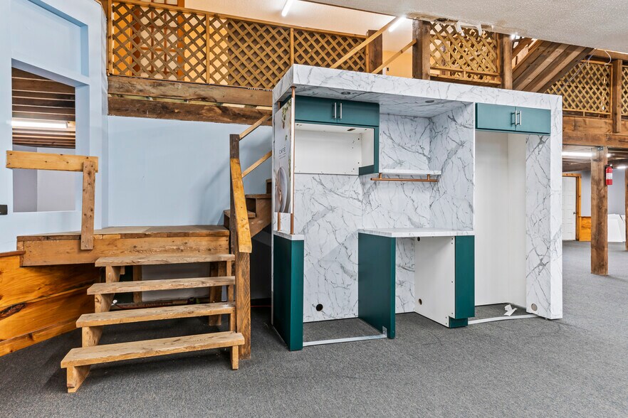 More Photos Of 680 Maine Ave, Farmingdale Storefront Retail Office For Lease