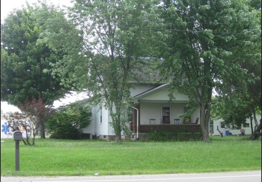 Primary Photo Of 712 E Broadway St, Fortville Office For Sale