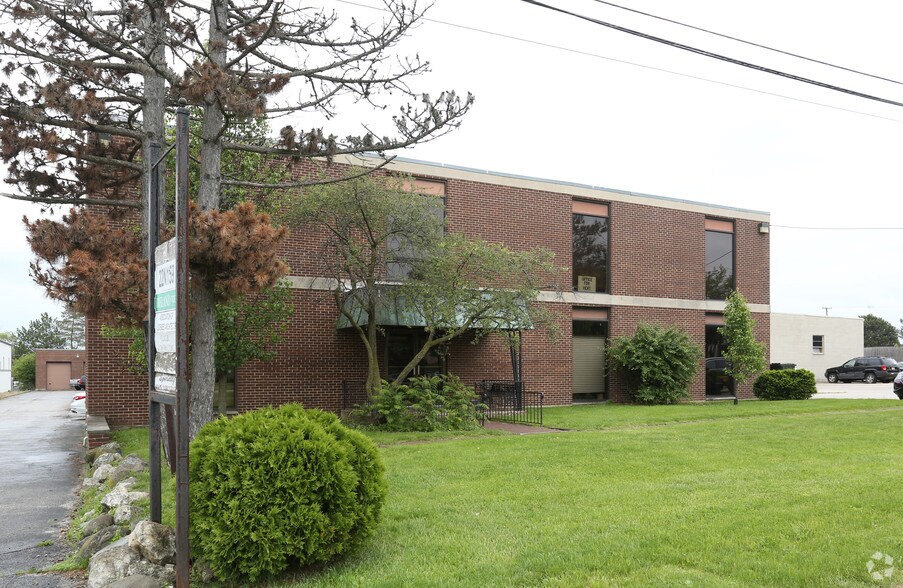 More Photos Of 22N159 Pepper Rd, Lake Barrington Warehouse For Sale