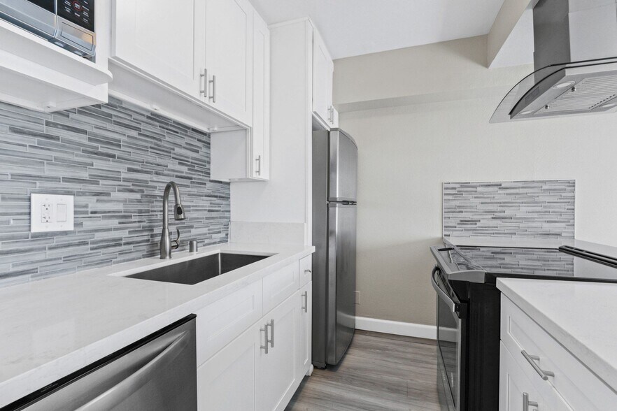More Photos Of 415-425 Washington Blvd, Marina del Rey Apartments For Lease