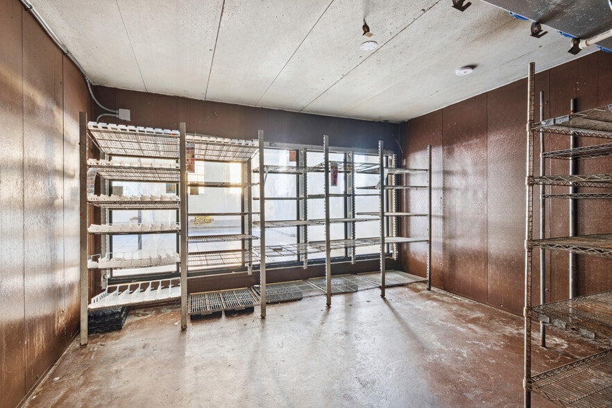 More Photos Of 2372 Constance St, New Orleans Convenience Store For Lease