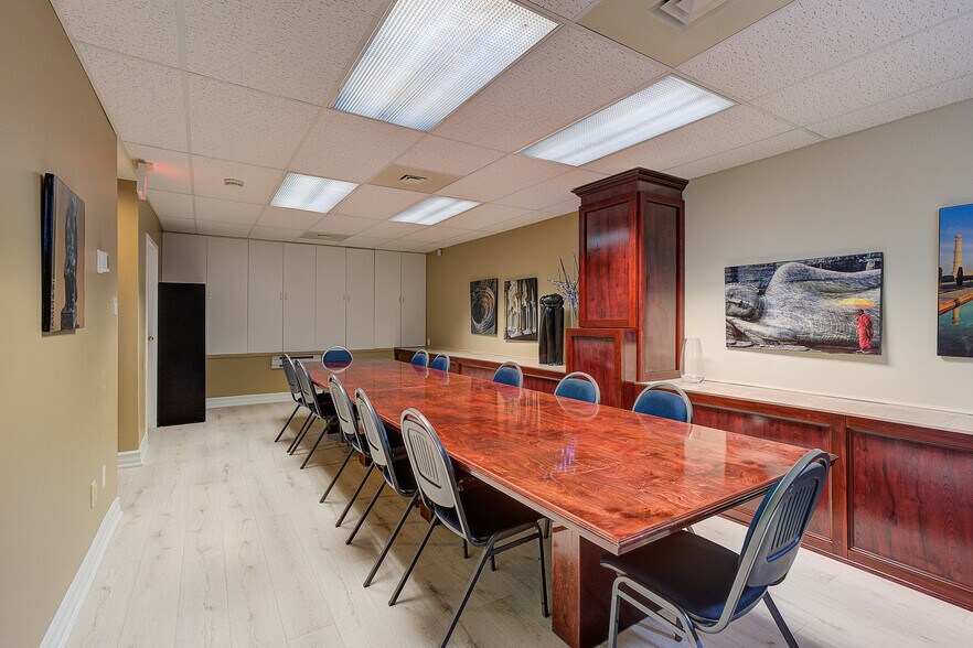 More Photos Of 415 Rue Du Village, Repentigny Office For Sale