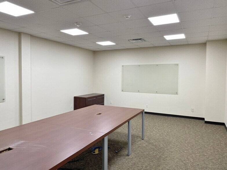 More Photos Of 5600 Philip J Rhoads Ave, Bethany Office For Lease