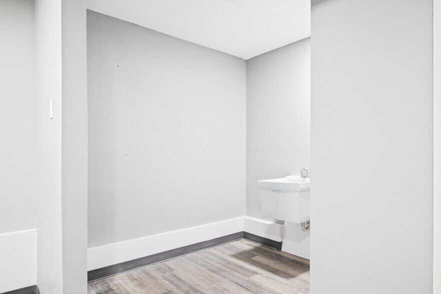 More Photos Of 7008 Jason Dr, Zephyrhills Medical For Sale