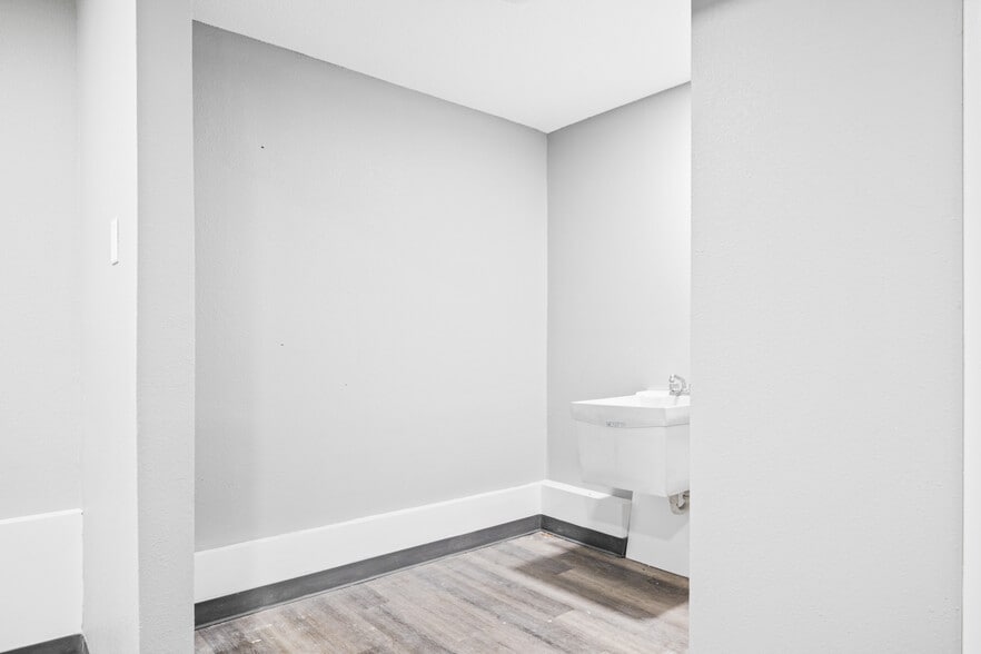More Photos Of 7008 Jason Dr, Zephyrhills Medical For Lease