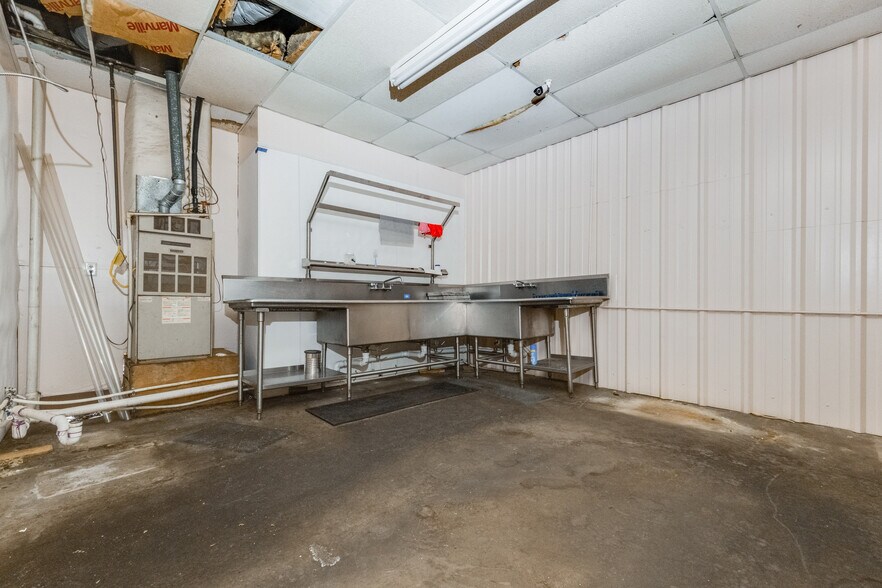 More Photos Of 103 Interstate 40, Shamrock Restaurant For Sale