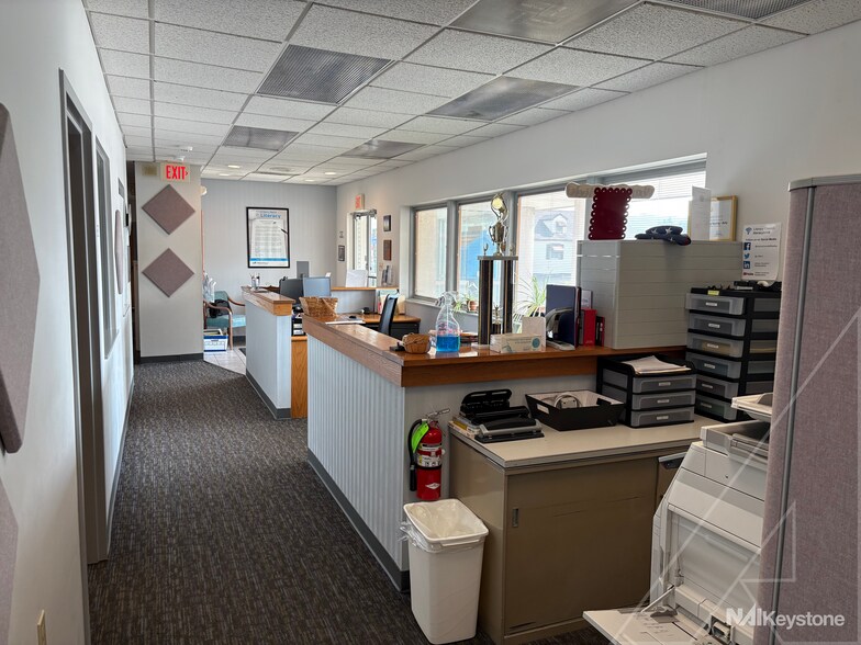 More Photos Of 35 S Dwight St, West Lawn Office For Lease