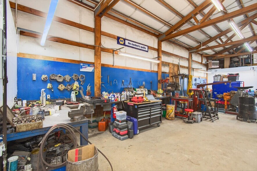 More Photos Of 305 E State Route 4, Cathlamet Auto Repair For Sale