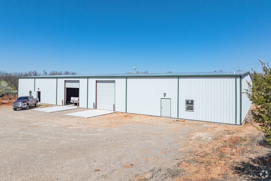 Primary Photo Of 1001 E Maguire Rd, Noble Warehouse For Lease